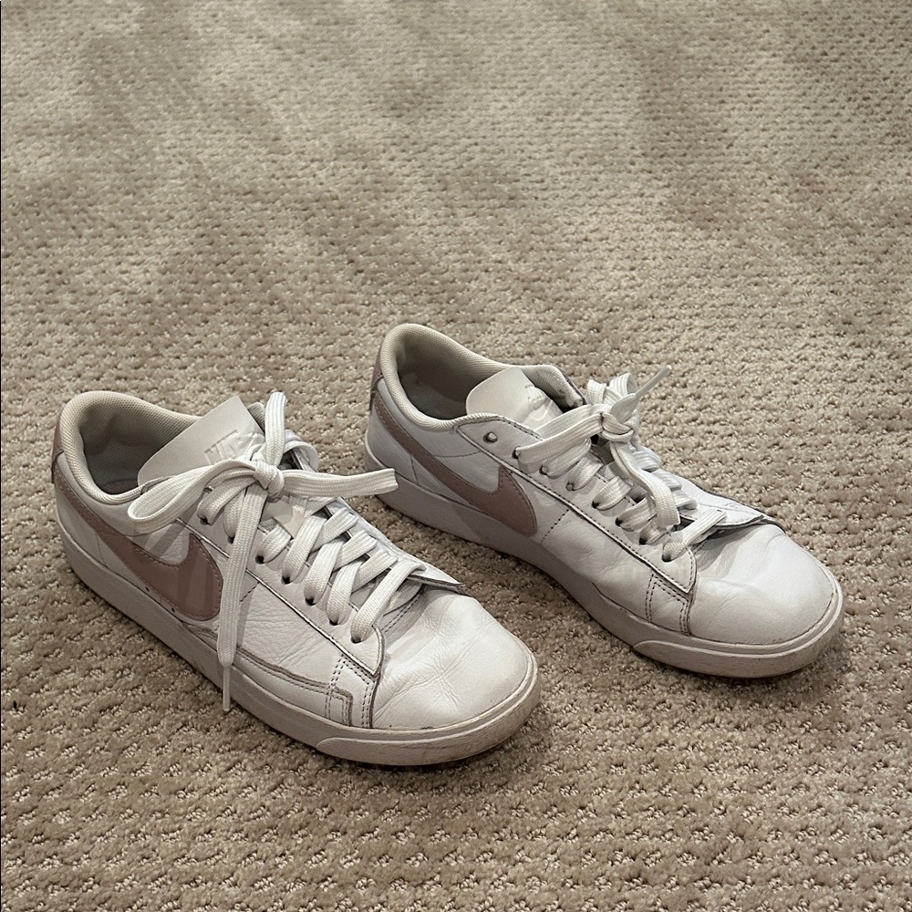 Nike White and Light Pink Casual Shoes